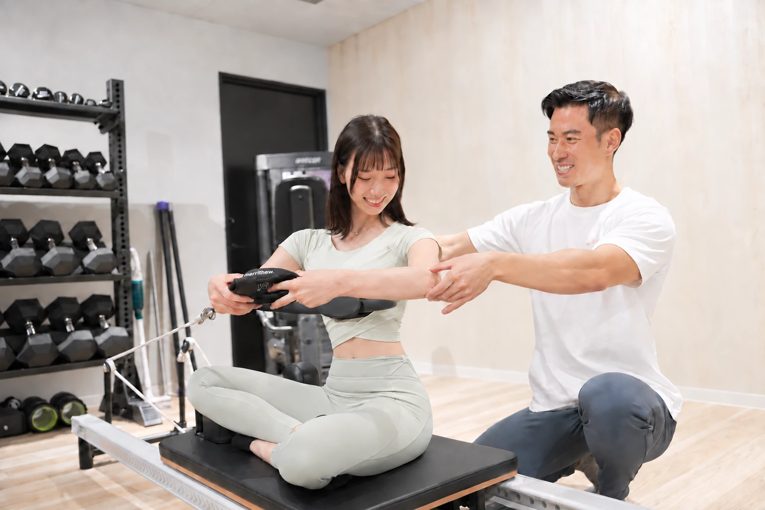 トレーナーと取り組むマシンピラティス